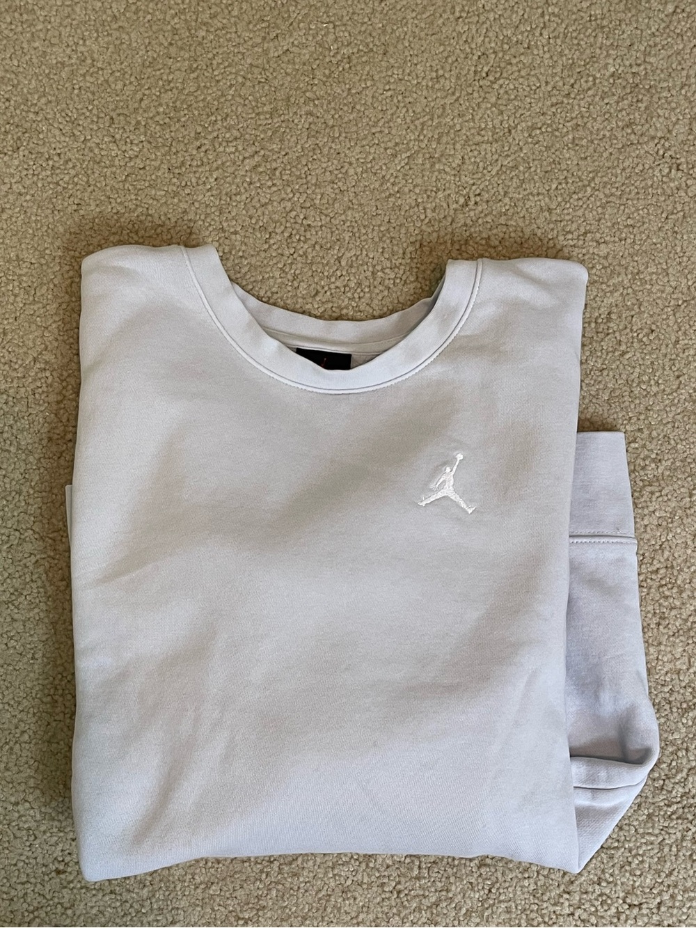 Boy’s XL Jordan White Crew Neck Sweatshirt
Good Pre-Owned Condition